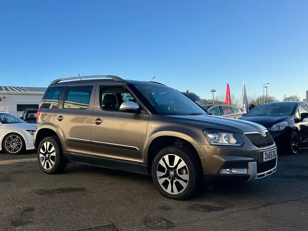 Used Skoda Yeti LAURIN & KLEMENT 150 HP (110 kW) 2015 Brown SUV