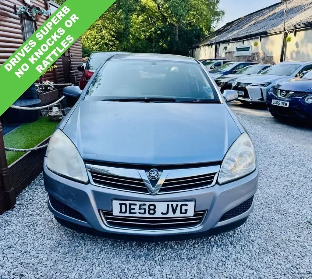 Used Vauxhall Astra 140 HP (102 kW) 2008 Silver Hatchback