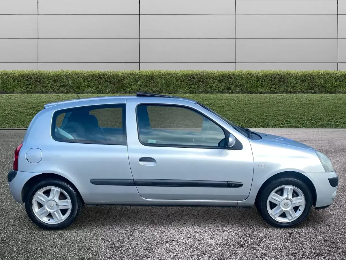 Used Renault Clio Dynamique 2005 Silver Hatchback