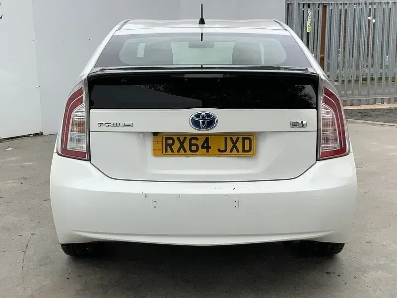 Used Toyota Prius T4 122 HP (89 kW) 2020 White Hatchback