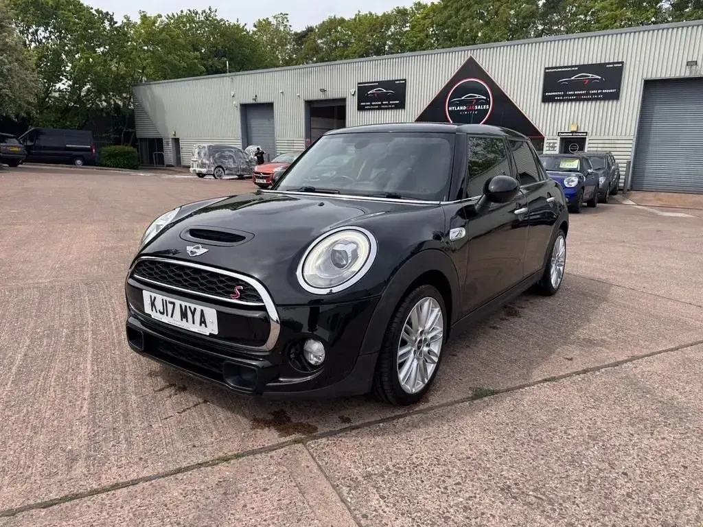 Used Mini Cooper SD Hatch 170 HP (125 kW) 2017 Black Hatchback