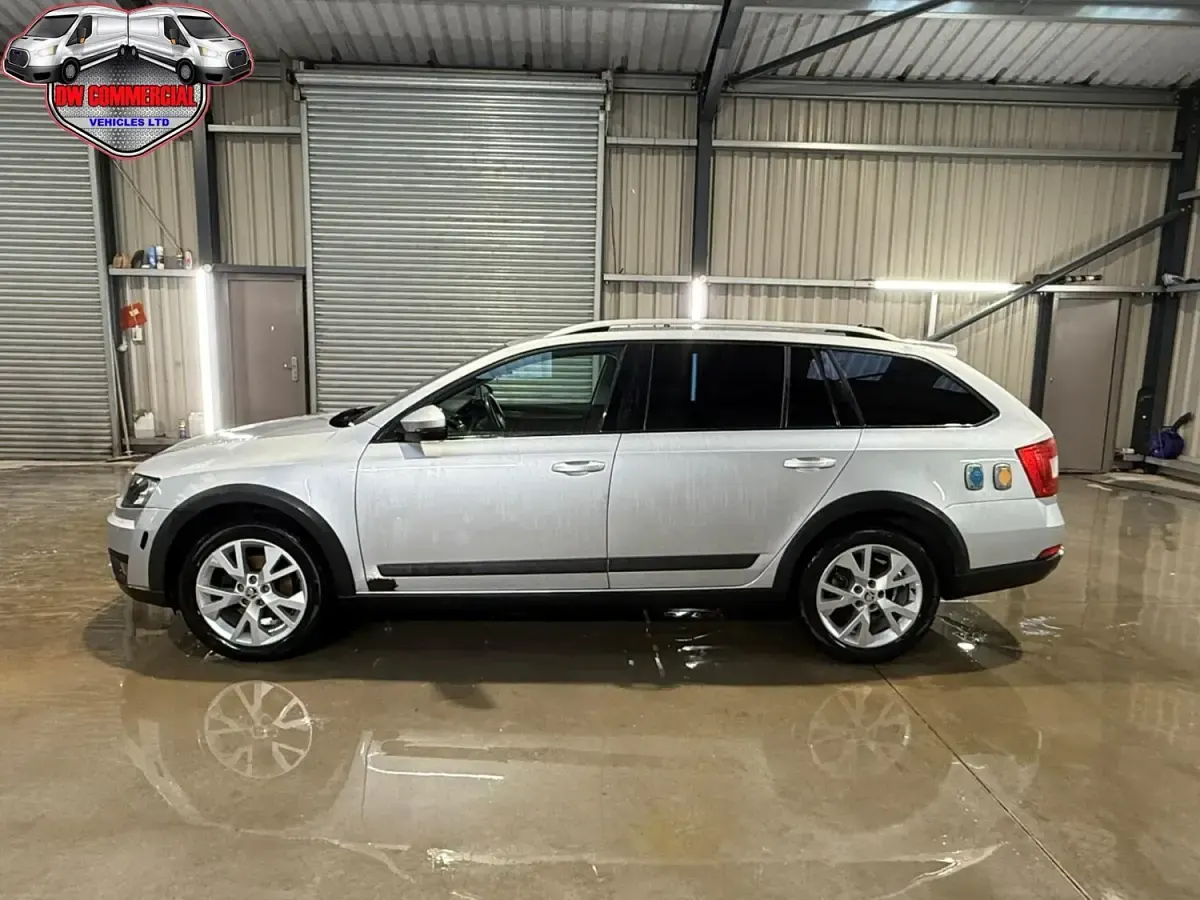 Used Skoda Octavia Scout 4x4 140 HP (102 kW) 2015 Silver Estate