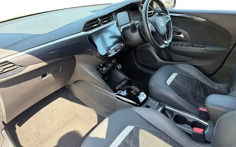 Used Vauxhall Corsa Ultimate 131 HP (96 kW) 2023 White Hatchback