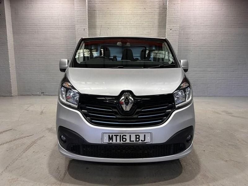 Used Renault Trafic 2016 Silver MPV