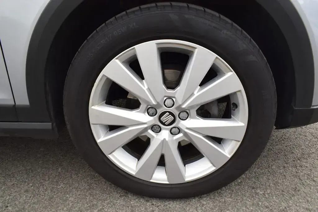 Used Seat Arona SE Technology 95 HP (69 kW) 2019 Silver SUV