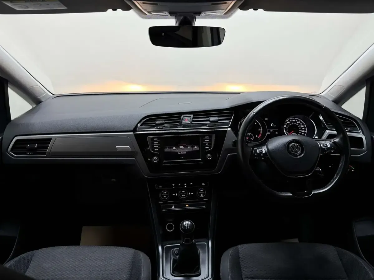 Usado VW Touran SE 2016 Cinzento Monovolume