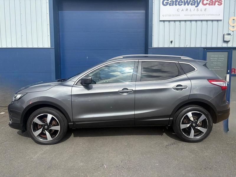 Used Nissan Qashqai N-Connecta 110 HP (80 kW) 2017 Grey SUV