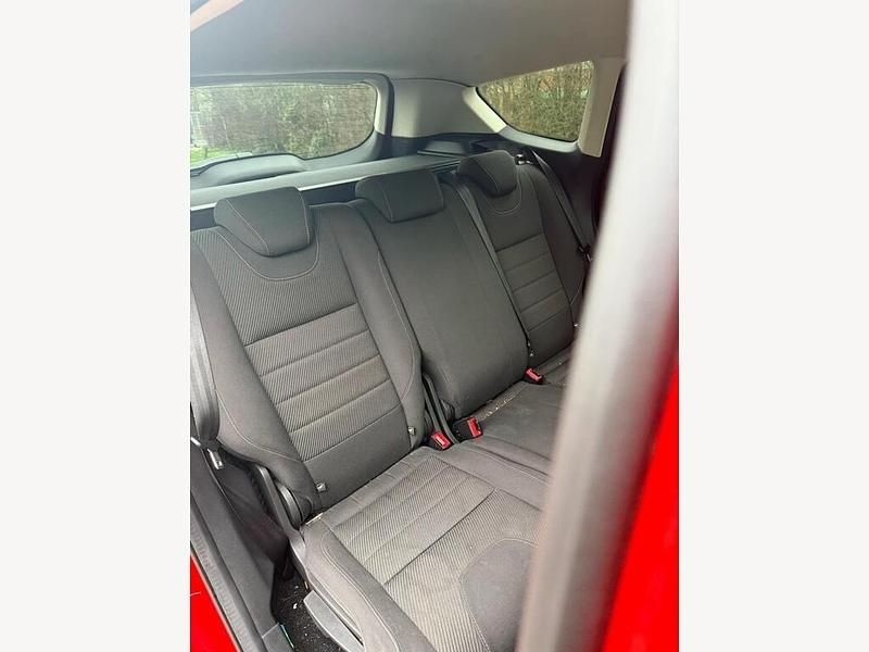 Usado Ford Kuga Zetec 140 HP (102 kW) 2014 Vermelho SUV