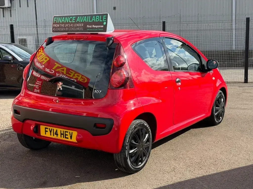 Used Peugeot 107 Access 68 HP (50 kW) 2014 Red Hatchback