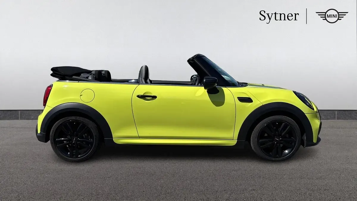 Begagnad Mini Cooper Sport 136 HK (100 kW) 2023 Gul Halvkombi