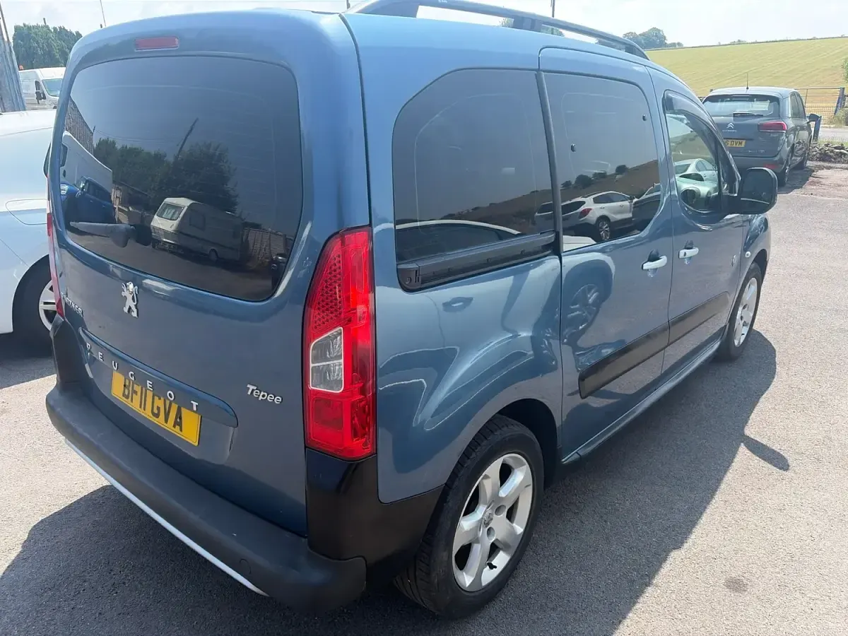 Used Peugeot Partner Tepee Outdoor 2011 Blue MPV