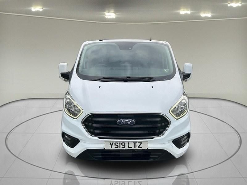 Used Ford Transit Custom Limited 130 HP (95 kW) 2019 White Van