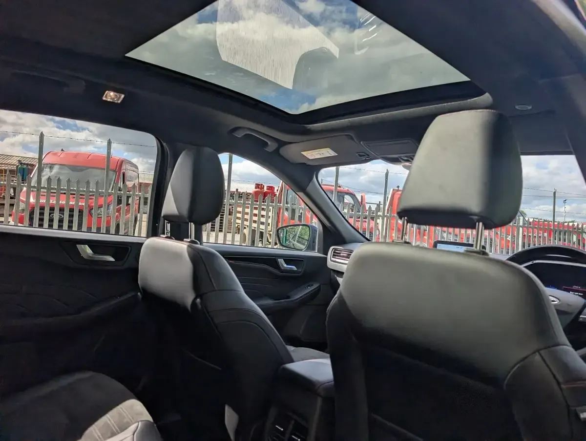 Begagnad Ford Kuga ST-Line X 225 HK (165 kW) 2023 Svart SUV
