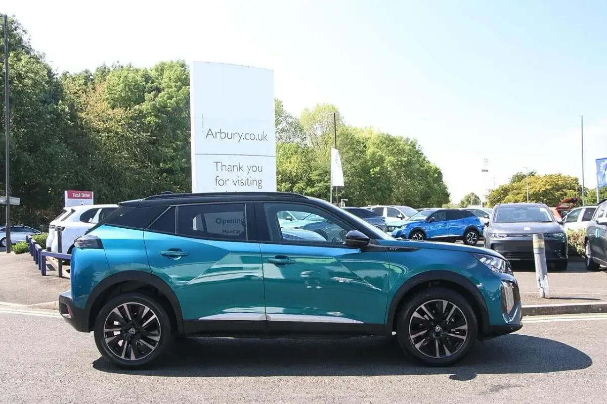 Used Peugeot 2008 Premium 143 HP (105 kW) 2025 Blue SUV
