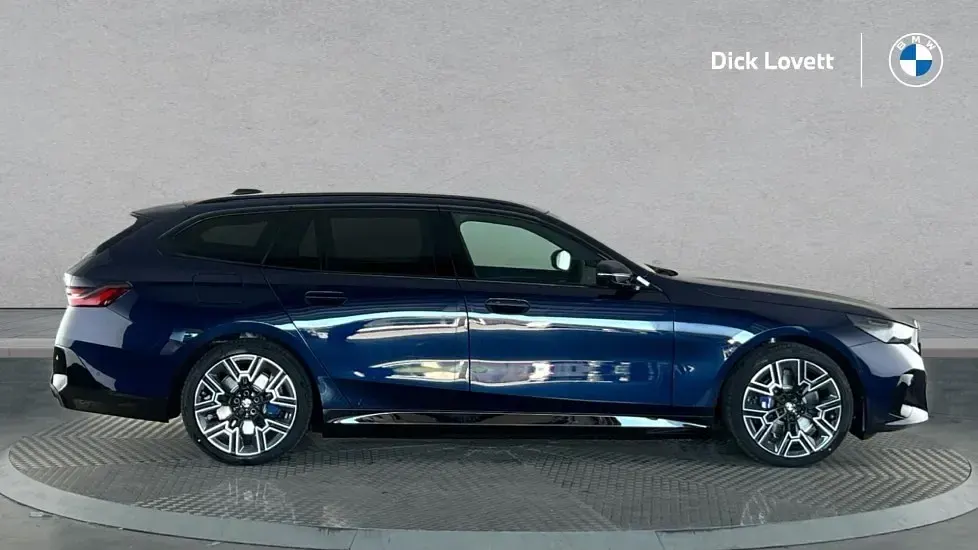 Used BMW 530e M Sport 295 HP (216 kW) 2026 Blue Estate