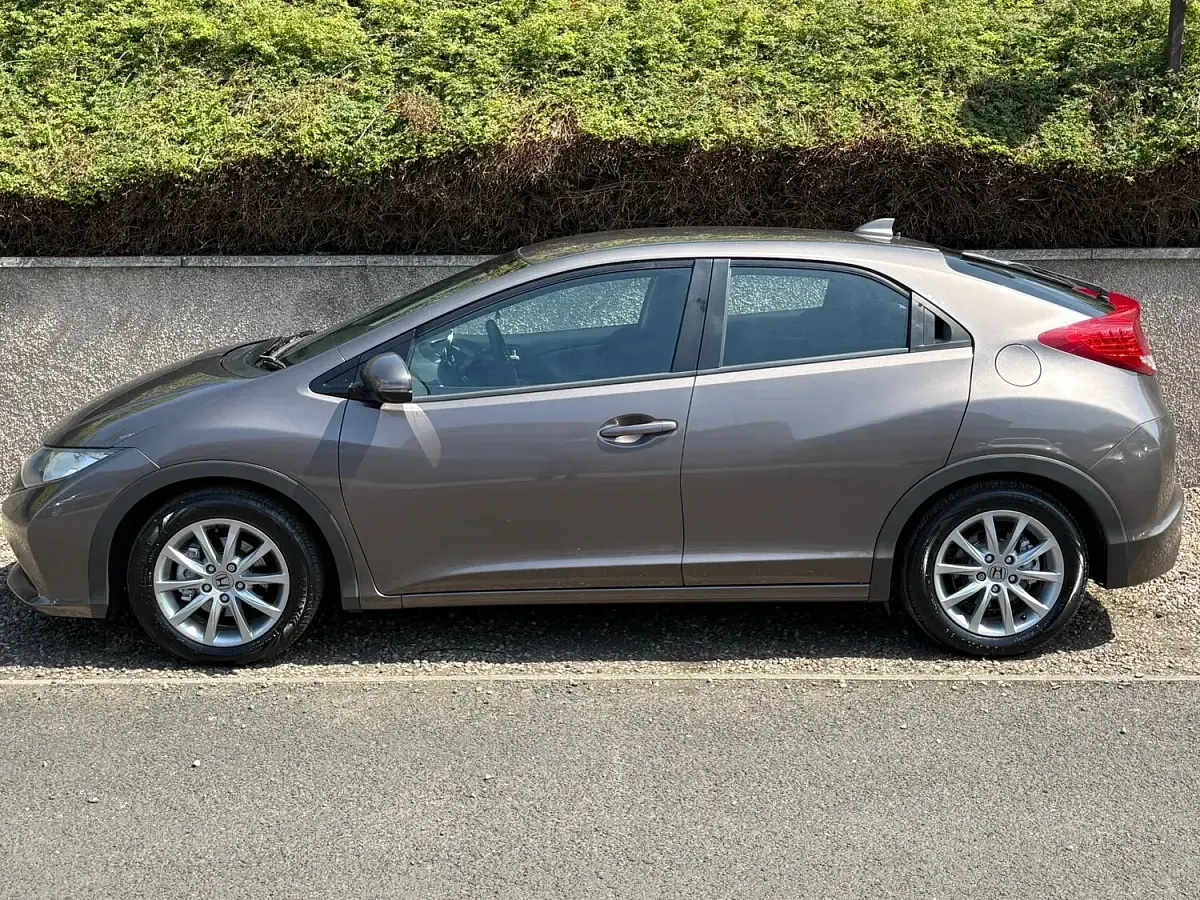 Used Honda Civic SE 100 HP (73 kW) 2012 Brown Hatchback