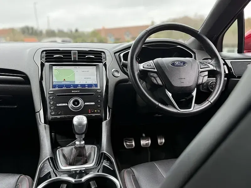 Used Ford Mondeo ST-Line 150 HP (110 kW) 2019 Red Hatchback