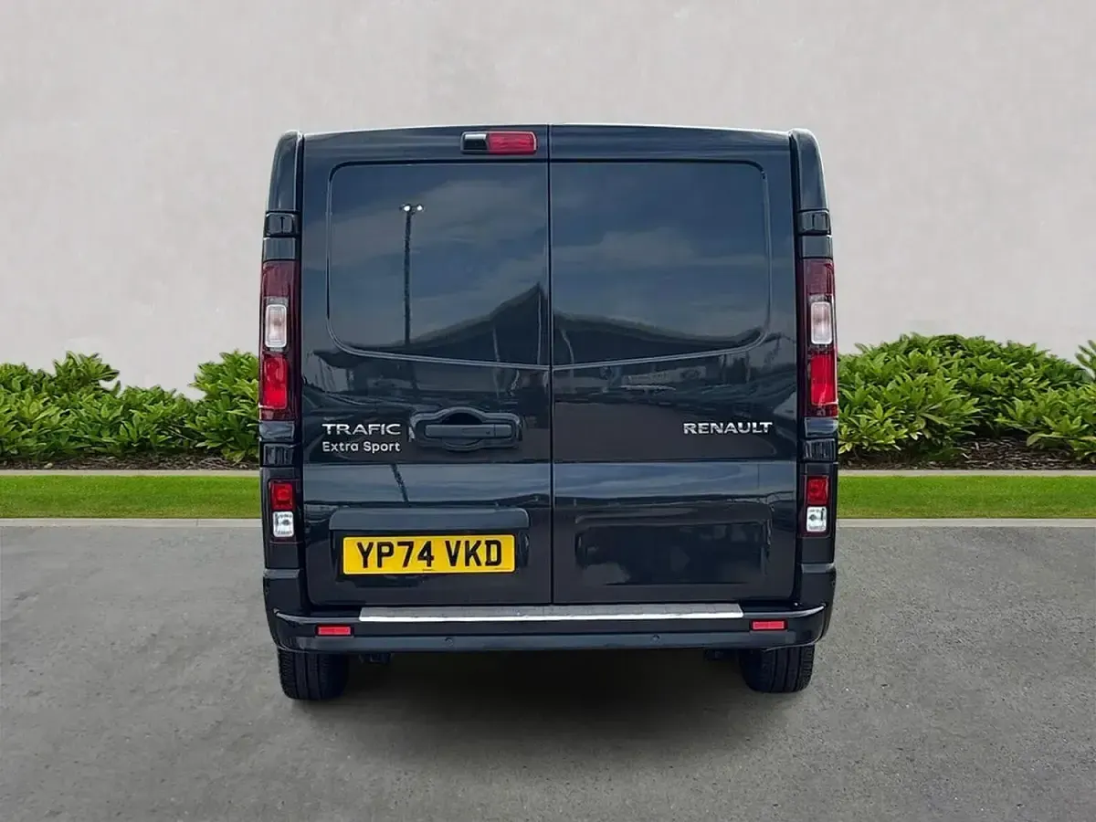 Used Renault Trafic 170 HP (125 kW) 2024 Black MPV