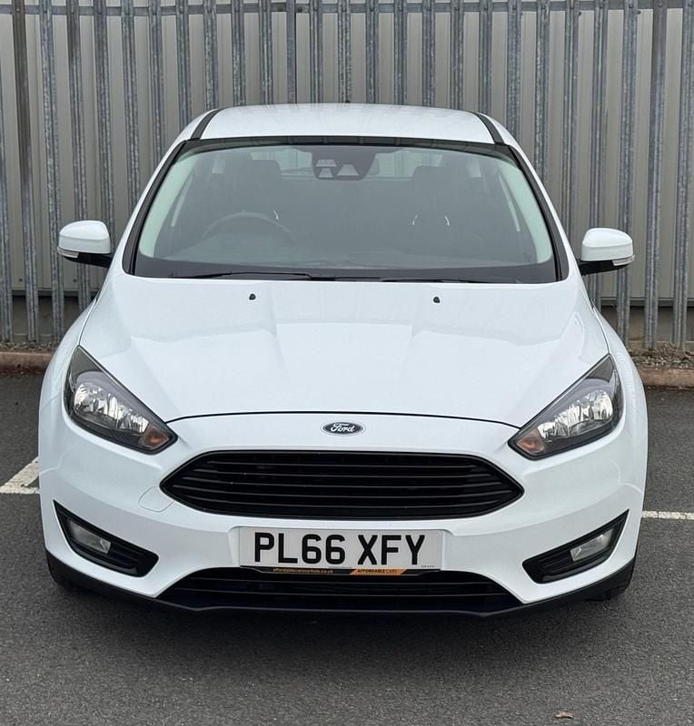 Used Ford Focus Titanium 120 HP (88 kW) 2017 White Hatchback