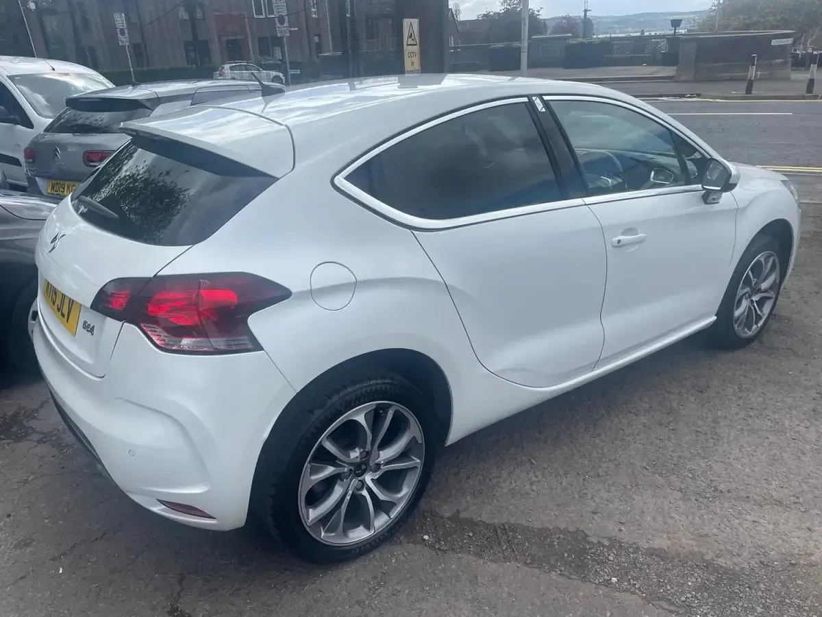 Used DS Automobiles DS4 120 HP (88 kW) 2015 White Hatchback