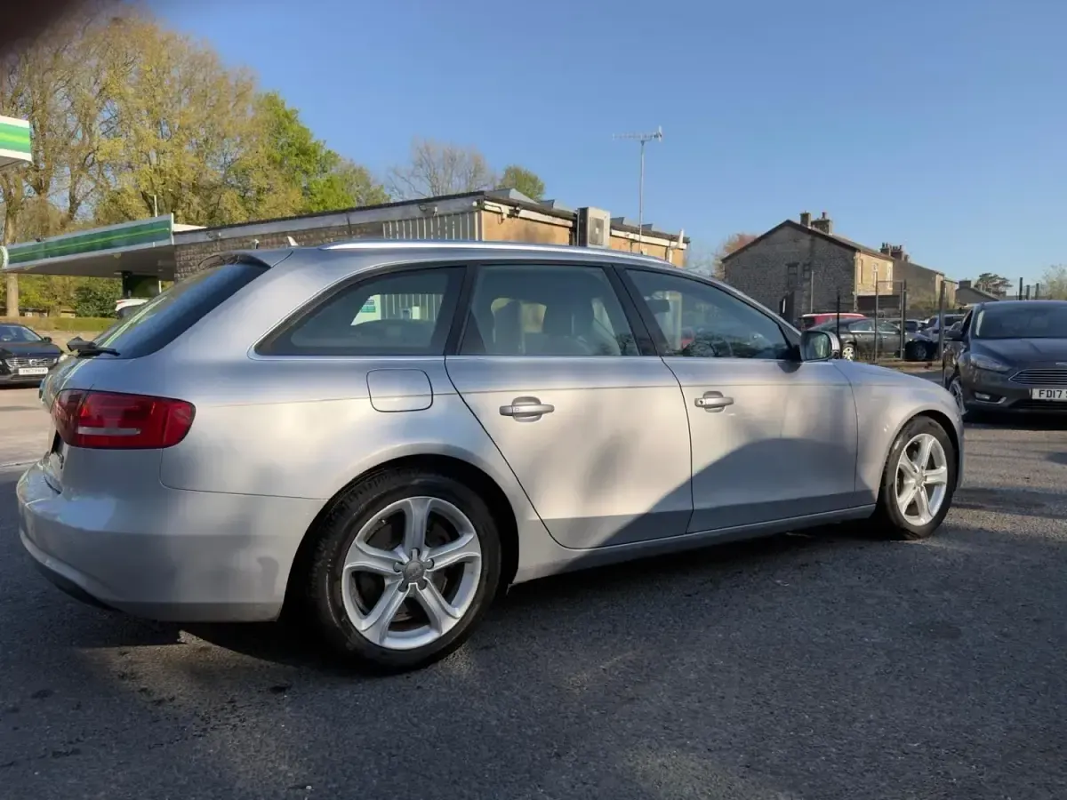 Usado Audi A4 Design 163 HP (119 kW) 2015 Prateado Carrinha