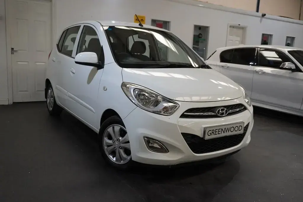 Used Hyundai i10 Active 86 HP (63 kW) 2012 White Hatchback