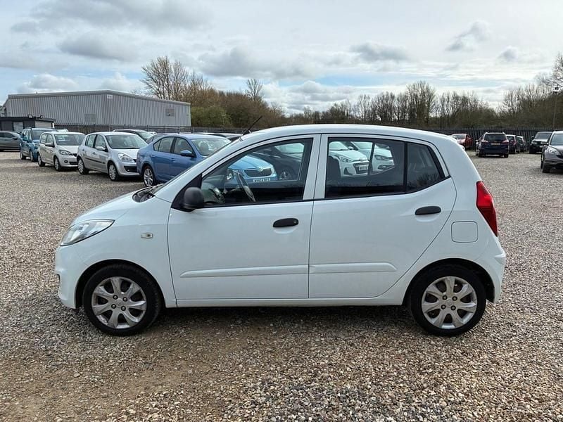 Used Hyundai i10 Classic 85 HP (62 kW) 2012 White Hatchback