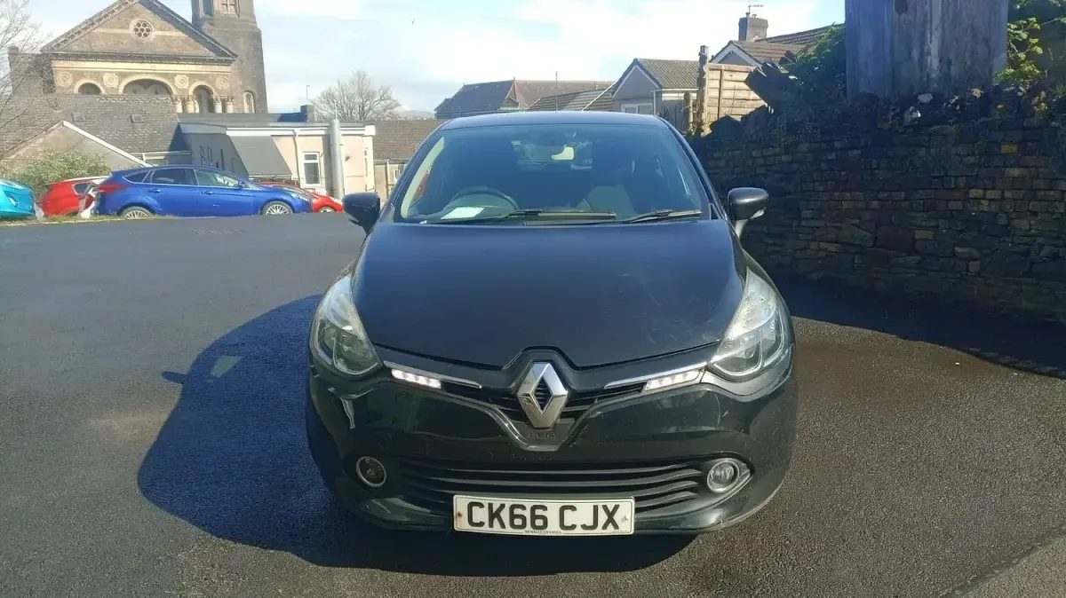 Used Renault Clio IV Dynamique 90 HP (66 kW) 2016 Black Hatchback