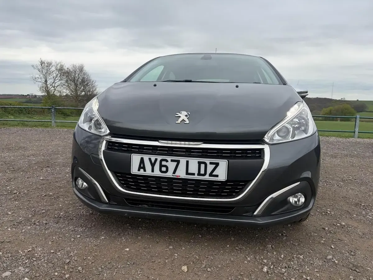 Begagnad Peugeot 208 Allure 2017 Grå Halvkombi