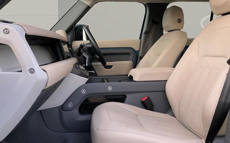 Used Land Rover Defender S 250 HP (183 kW) 2024 Estate