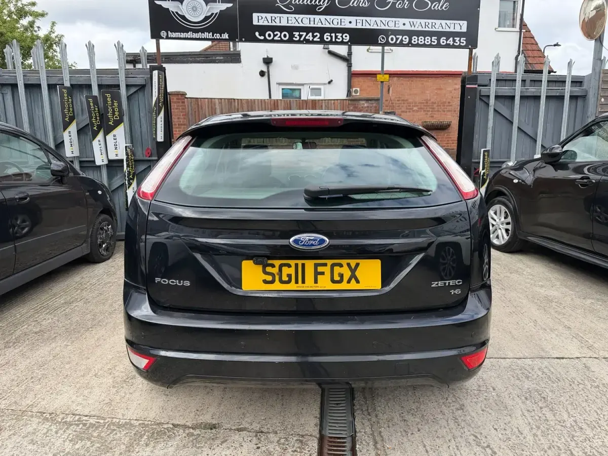 Używany Ford Focus Zetec 2011 Czarny Hatchback