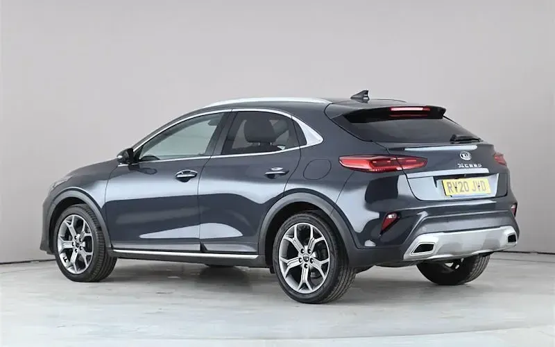 Usado Kia XCeed 136 CV (100 kW) 2020 Gris SUV