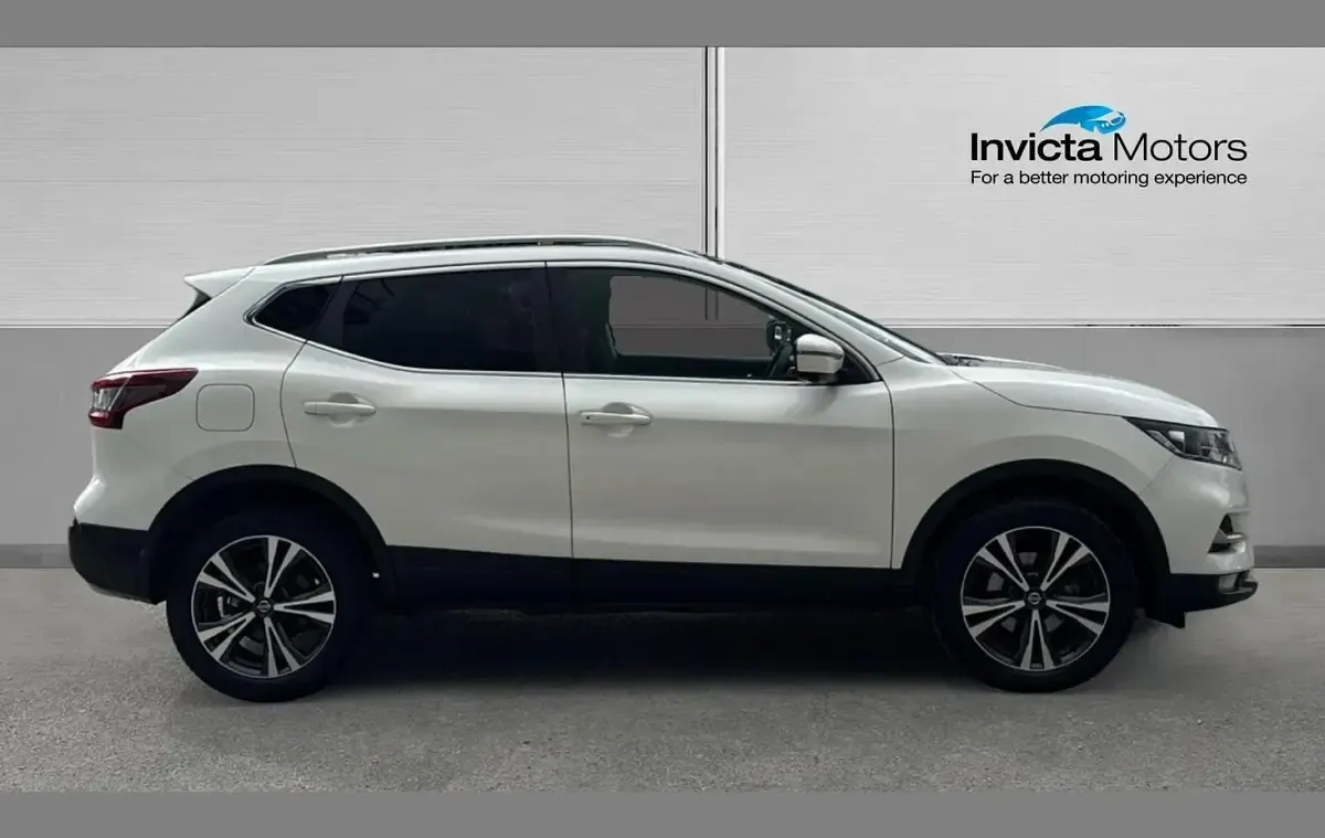 Used Nissan Qashqai N-Connecta 157 HP (115 kW) 2021 Arctic white SUV