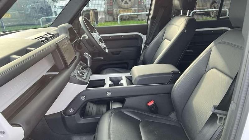 Used Land Rover Defender S 246 HP (180 kW) 2025 White SUV