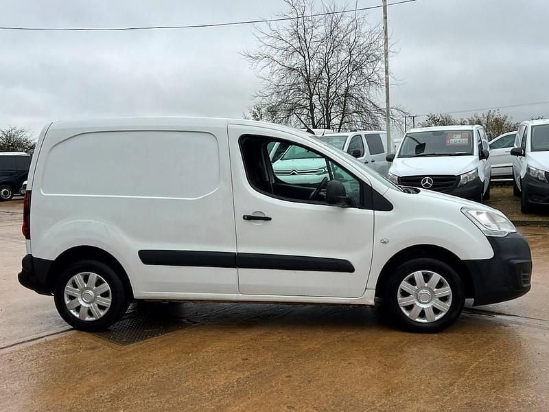 Używany Citroën Berlingo 100 KM (73 kW) 2018 Biały Minivan
