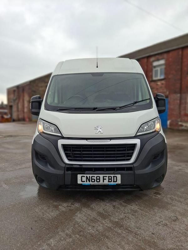 Used Peugeot Boxer 130 HP (95 kW) 2018 White Van