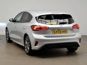 Begagnad Ford Focus ST-Line 125 HK (91 kW) 2023 Silver Halvkombi