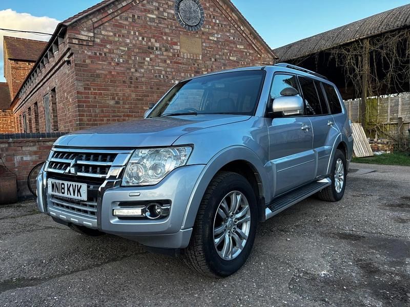 Used Mitsubishi Shogun Plus 187 HP (137 kW) 2018 Silver SUV