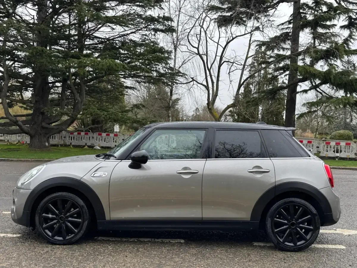 Begagnad Mini Cooper S Hatch 2018 Silver Halvkombi