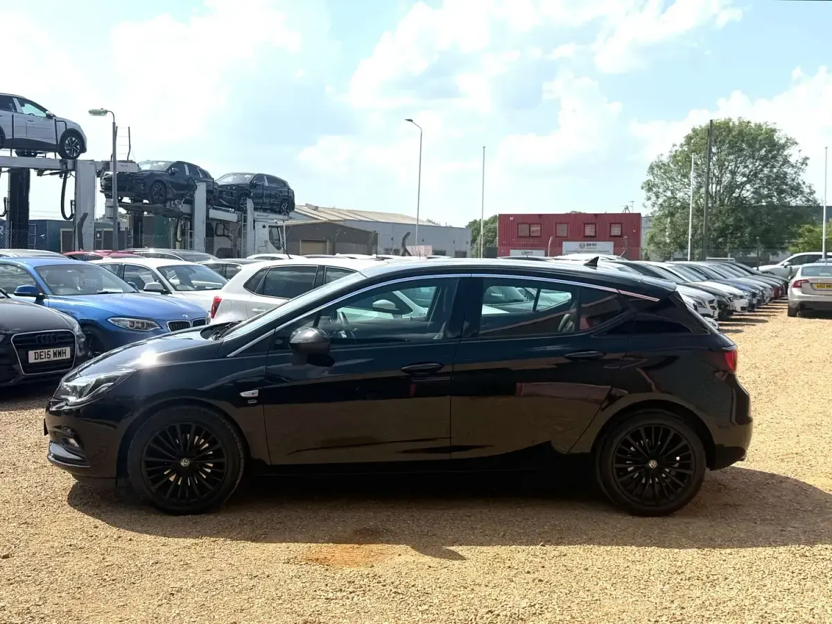 Used Vauxhall Astra Elite 200 HP (147 kW) 2018 Black Hatchback