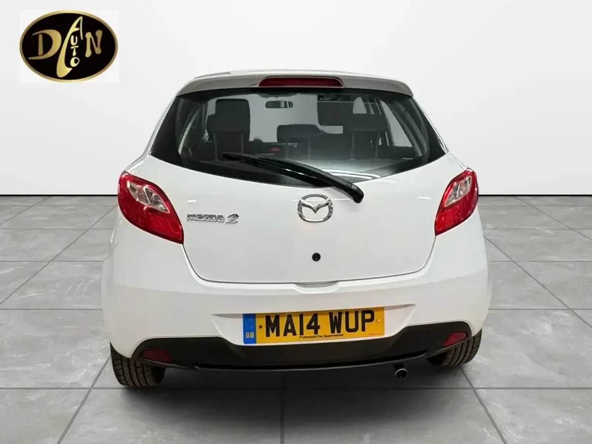 Used Mazda 2 84 HP (61 kW) 2014 White Hatchback
