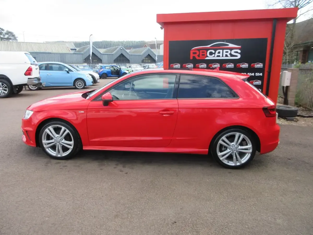 Begagnad Audi A3 S-Line 150 HK (110 kW) 2016 Röd Halvkombi