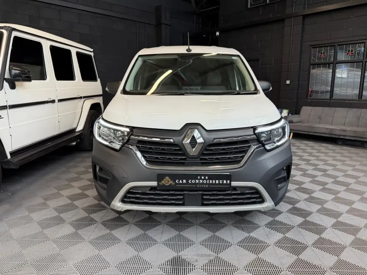 Usado Renault Kangoo 2023 Blanco Monovolumen