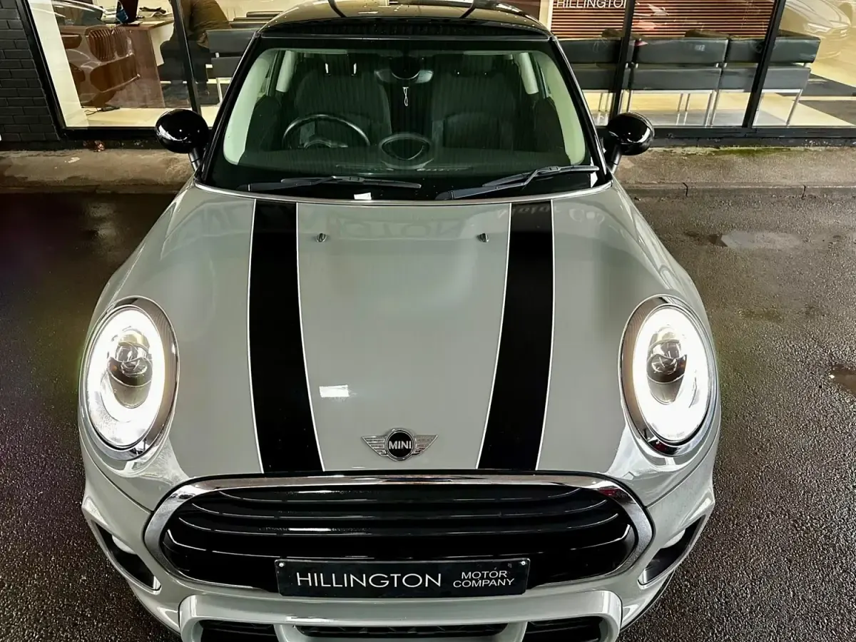 Usado Mini Cooper Hatch 136 CV (100 kW) 2018 Gris Utilitario