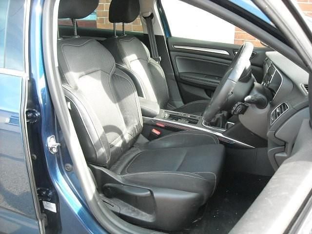 Used Renault Mégane GrandTour Iconic 140 HP (102 kW) 2018 Blue met Estate