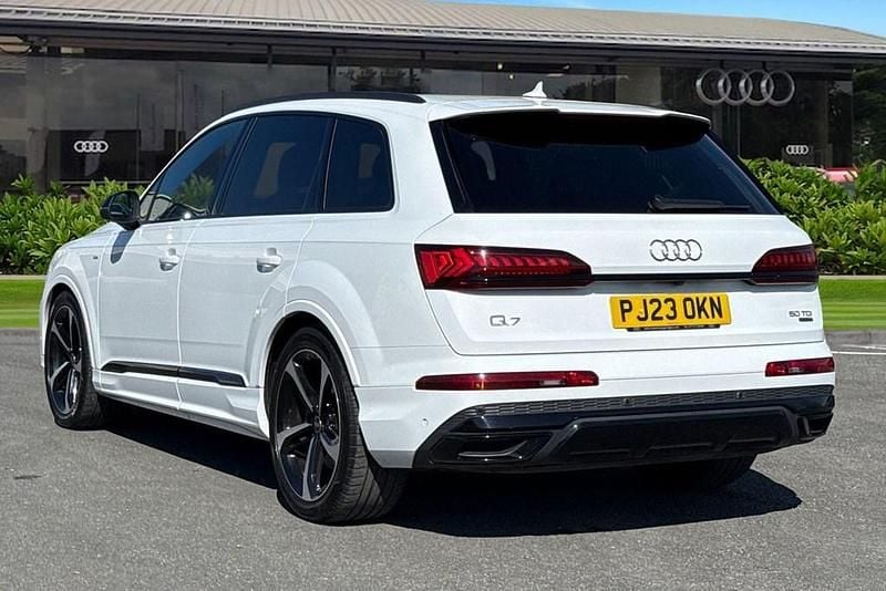 Begagnad Audi Q7 Black Edition 286 HK (210 kW) 2023 Vit SUV