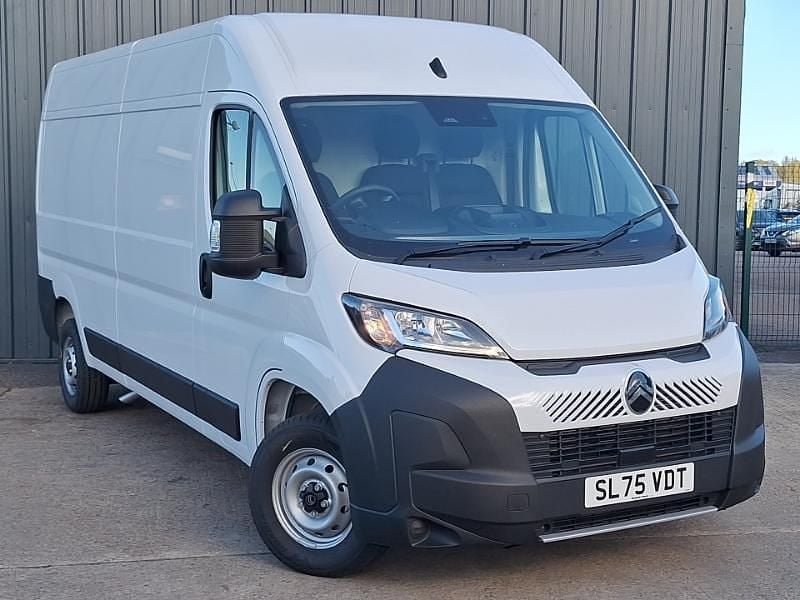 Solid icy white New 2025 Citroën Relay Van | £24,498 (Fair price) - Image 1/4