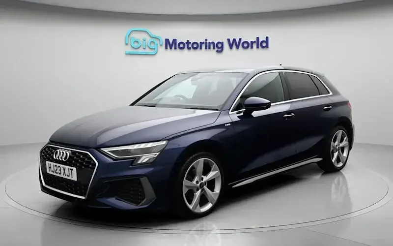 Begagnad Audi A3 Sportback S-Line 150 HK (110 kW) 2023 Blå Halvkombi
