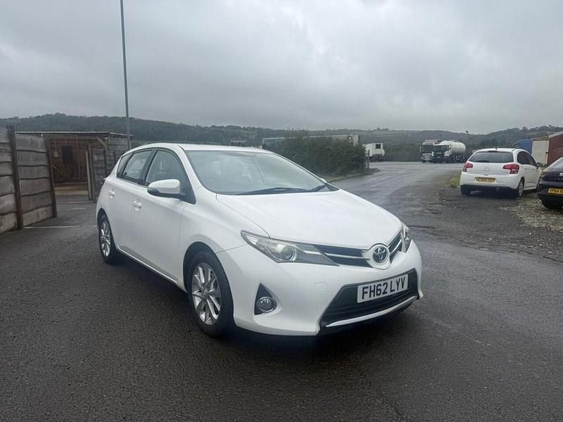 White Used 2013 Toyota Auris Multidrive S Hatchback | £6,995 (Good price) - Image 1/4