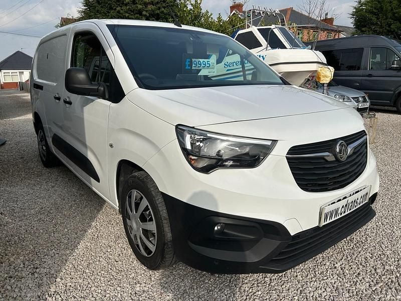 Used Vauxhall Combo 100 HP (73 kW) 2022 White MPV